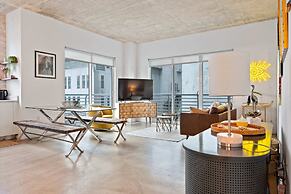 Stylish City Loft Downtown Steps to Bayfront Park