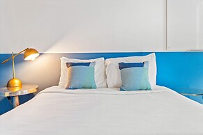 Stylish City Loft Downtown Steps to Bayfront Park