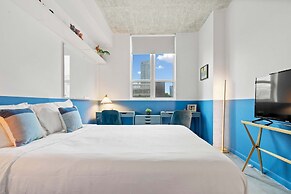 Stylish City Loft Downtown Steps to Bayfront Park