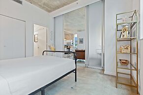 Stylish City Loft Downtown Steps to Bayfront Park
