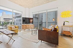 Stylish City Loft Downtown Steps to Bayfront Park