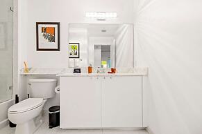 Stylish City Loft Downtown Steps to Bayfront Park