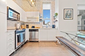 Stylish City Loft Downtown Steps to Bayfront Park