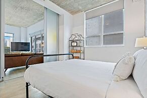 Stylish City Loft Downtown Steps to Bayfront Park