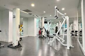 Stylish City Loft Downtown Steps to Bayfront Park