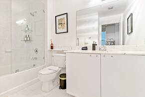 Stylish City Loft Downtown Steps to Bayfront Park