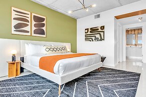 Miami Vice Chic Pool and Steps to Midtown Shops