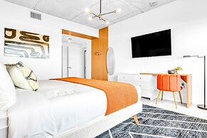 Miami Vice Chic Pool and Steps to Midtown Shops