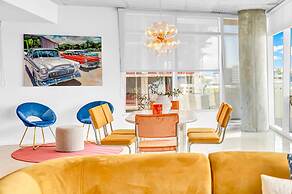 Miami Vice Chic Pool and Steps to Midtown Shops