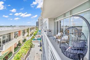 Miami Vice Chic Pool and Steps to Midtown Shops