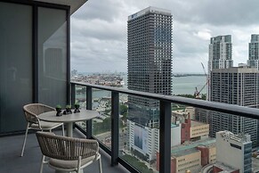 Rumrunner Downtown Pool Gym Full Service Tower