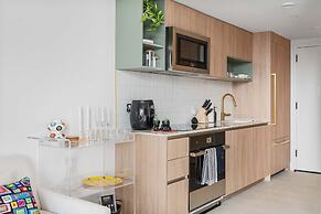 Rumrunner Downtown Pool Gym Full Service Tower