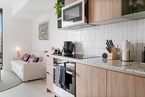 Rumrunner Downtown Pool Gym Full Service Tower