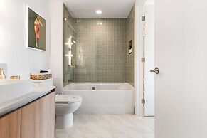 Rumrunner Downtown Pool Gym Full Service Tower