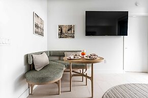 Rumrunner Downtown Pool Gym Full Service Tower