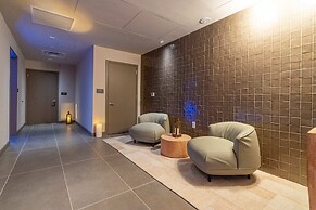 Rumrunner Downtown Pool Gym Full Service Tower