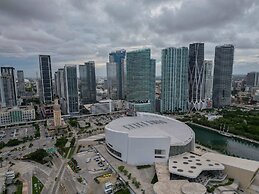 Bayside Breeze Downtown Luxury Tower Pool Gym