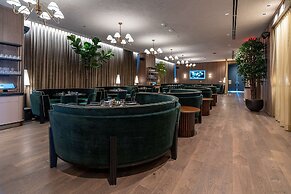 Bayside Breeze Downtown Luxury Tower Pool Gym