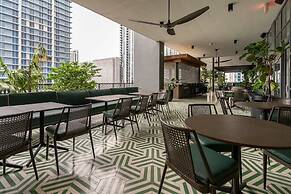 Bayside Breeze Downtown Luxury Tower Pool Gym