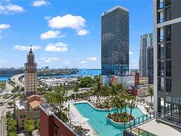 Bayside Breeze Downtown Luxury Tower Pool Gym
