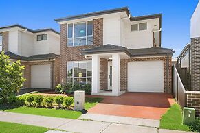 Kozyguru | Austral | Convenient 4 X Ensuite House