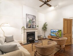 Kozyguru | Balmain | Charming 3 Room Cottage