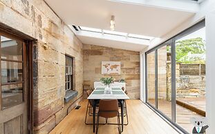 Kozyguru | Balmain | Charming 3 Room Cottage