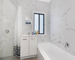 Kozyguru | Glenbrook | Renovated 5 Room House