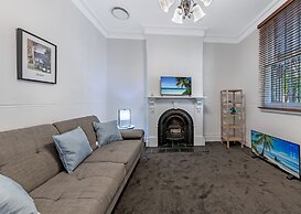 Kozyguru | Glebe | Cozy 2 Bedroom Terrace House