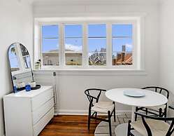 Kozyguru | Kirribilli | Opera House View 2 Bed Apt