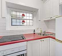 Kozyguru | Kirribilli | Opera House View 2 Bed Apt