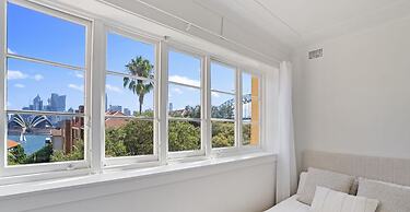 Kozyguru | Kirribilli | Opera House View 2 Bed Apt