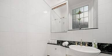 Kozyguru | Kirribilli | Opera House View 2 Bed Apt