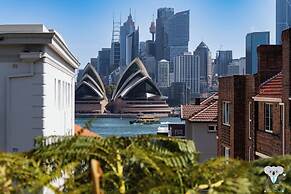 Kozyguru | Kirribilli | Opera House View 2 Bed Apt