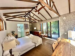 Kozyguru | Marrickville| Lovely Granny Flat Studio