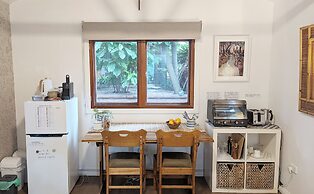 Kozyguru | Marrickville| Lovely Granny Flat Studio