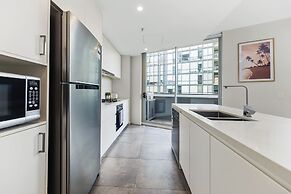 Kozyguru | Mascot | 2 Bed Apt + Free Parking