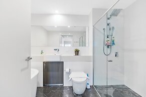 Kozyguru | Mascot | 2 Bed Apt + Free Parking