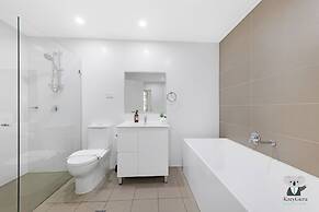 Kozyguru | Mascot | 2-Bed Close To Train