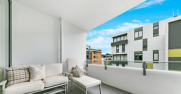 Kozyguru | Mascot | 2Bed 2Bath-Free Double-Parking