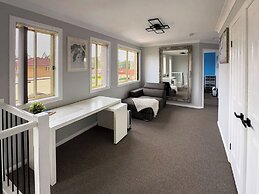 Kozyguru | Prestons Dream Holiday House + Parking