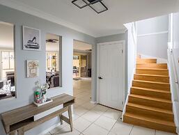 Kozyguru | Prestons Dream Holiday House + Parking