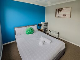 Kozyguru | Prestons Dream Holiday House + Parking