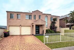 Kozyguru | Prestons Dream Holiday House + Parking