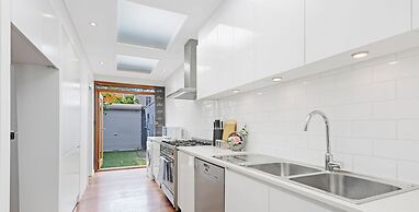 Kozyguru | Redfern | 2 Bed Terrace | Free Parking
