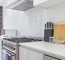 Kozyguru | Redfern | 2 Bed Terrace | Free Parking