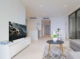 Kozyguru | Rhodes | Modern 2Bed Apt Parking& Views