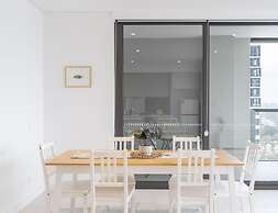 Kozyguru | Rhodes | Modern 2Bed Apt Parking& Views