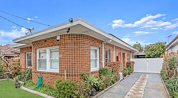 Kozyguru | Rockdale | Spacious 2 Bedrooms House