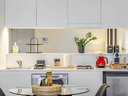 Kozyguru | Barangaroo | Waterfront Views Studio